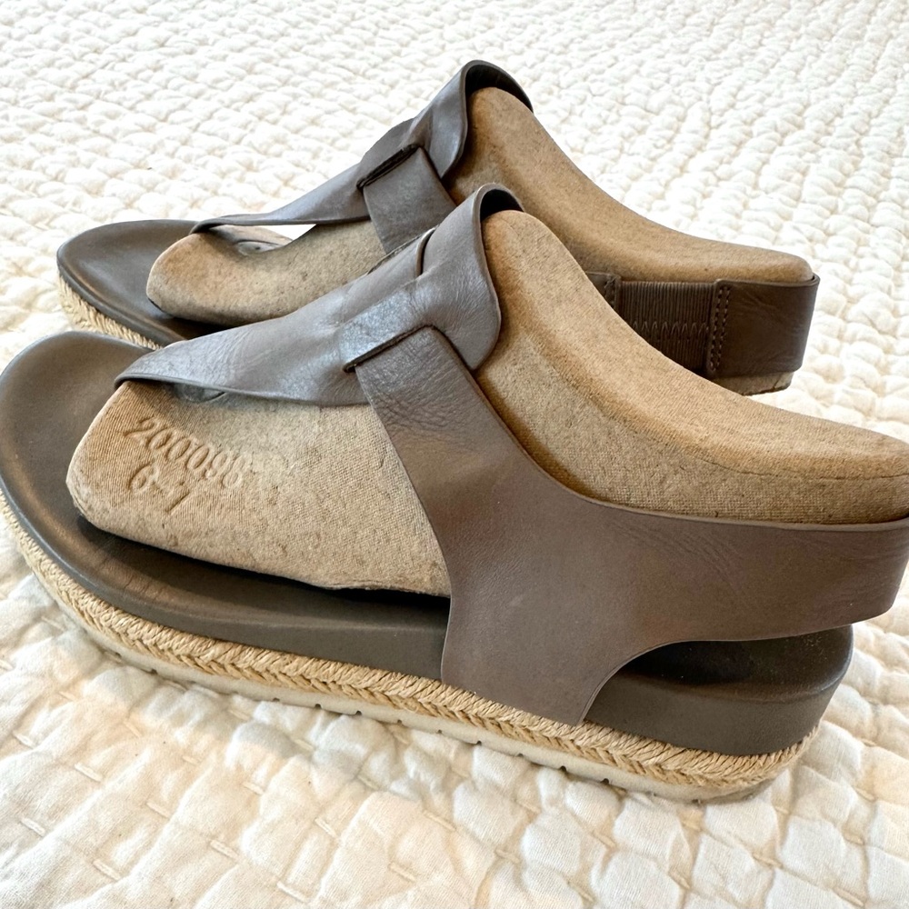Vince Flint-2 Leather Espadrille Thong Sandals Size US7/EUR 37